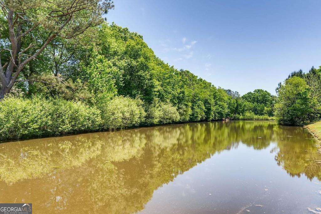 Lakefield Manor - Residential