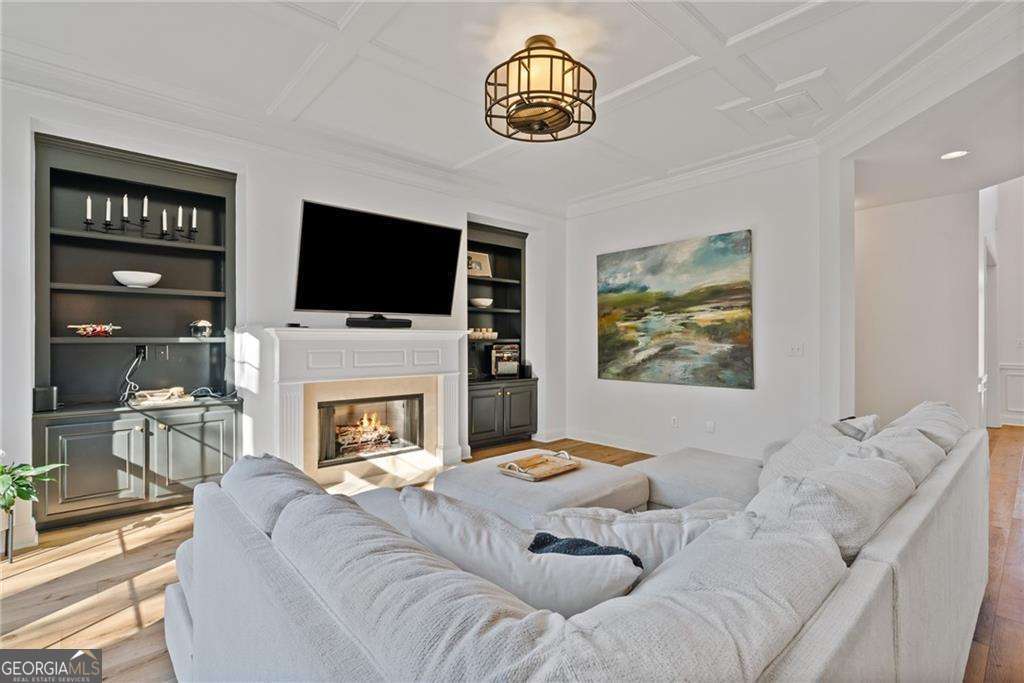 Lakefield Manor - Residential