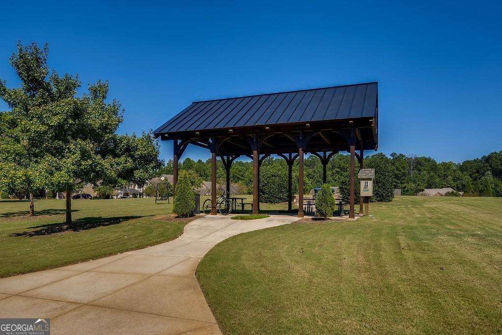 Lakefield Manor - Residential