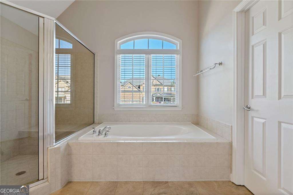 Lakefield Manor - Residential