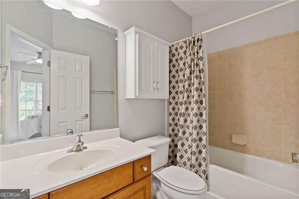 Lakefield Manor - Residential