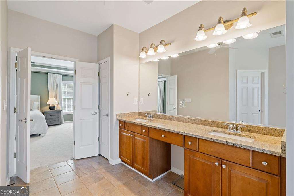 Lakefield Manor - Residential