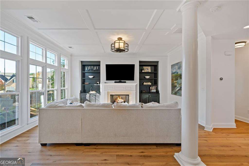 Lakefield Manor - Residential