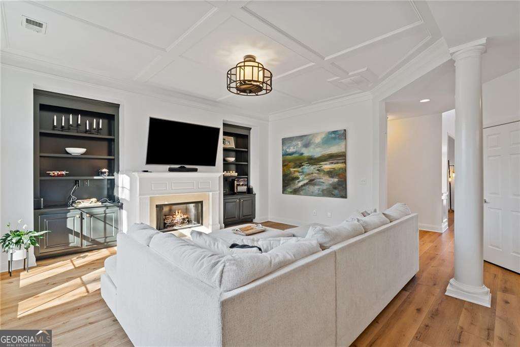 Lakefield Manor - Residential