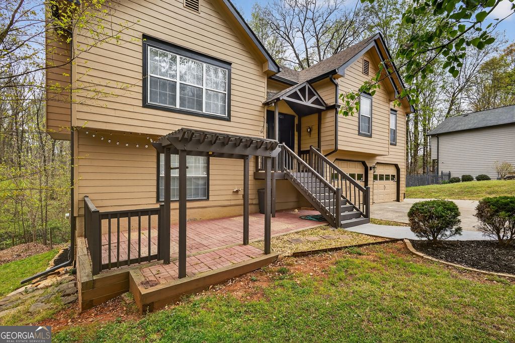 Photo of 5423 SUGAR MILL Dr, FLOWERY BRANCH, GA 30542 (MLS # 10767153)