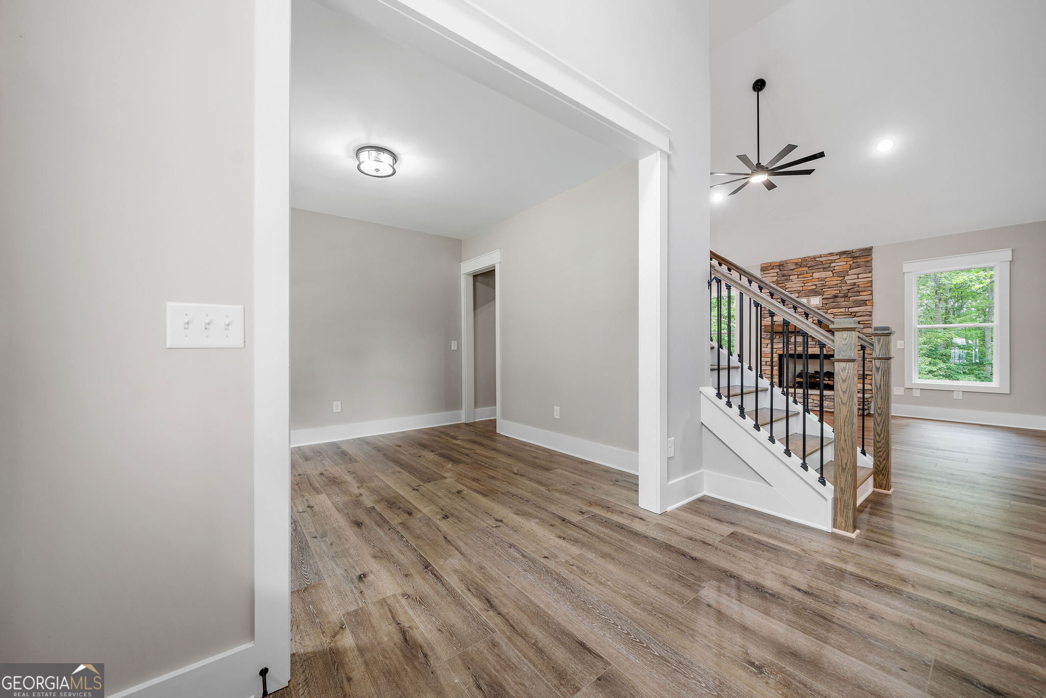 321 Evie LN