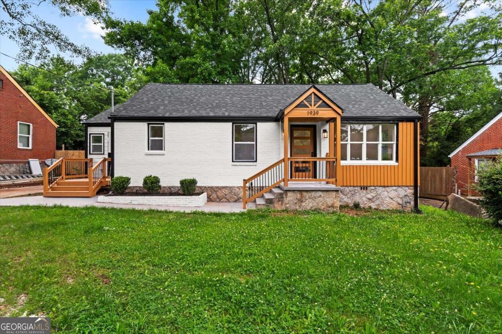 Photo of 1939 Willa Dr, Decatur, GA 30032 (MLS # 10776124)