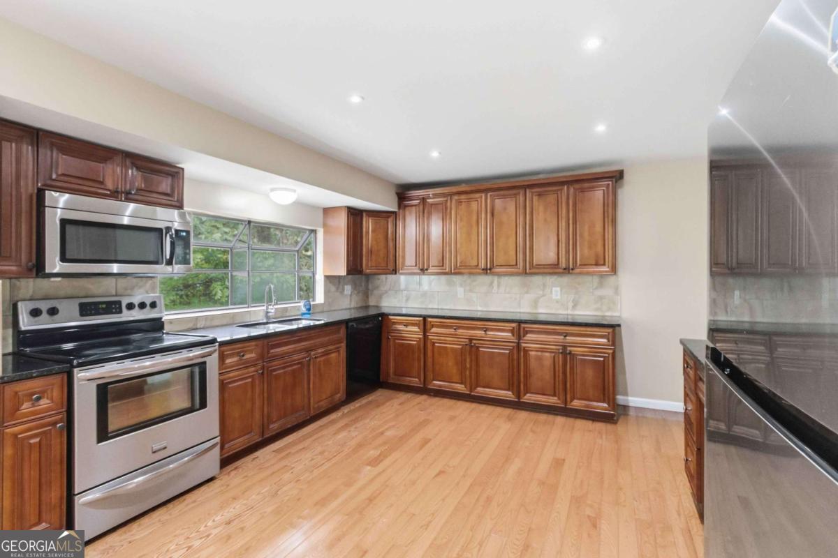 3279 Guynelle DR