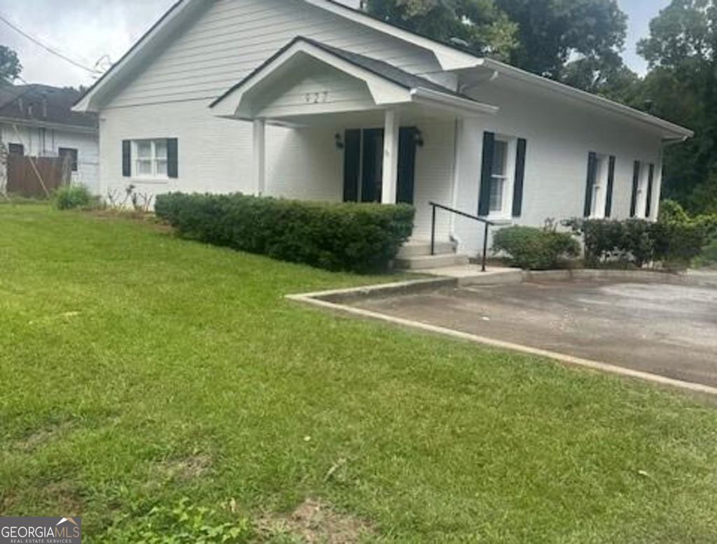 Photo of 927 S Hill Street, Griffin, GA 30224 (MLS # 10657991)