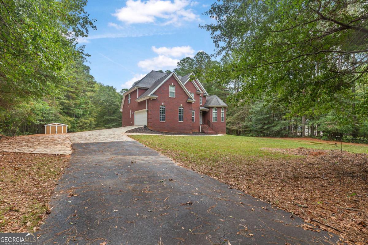 933 E Maddox RD