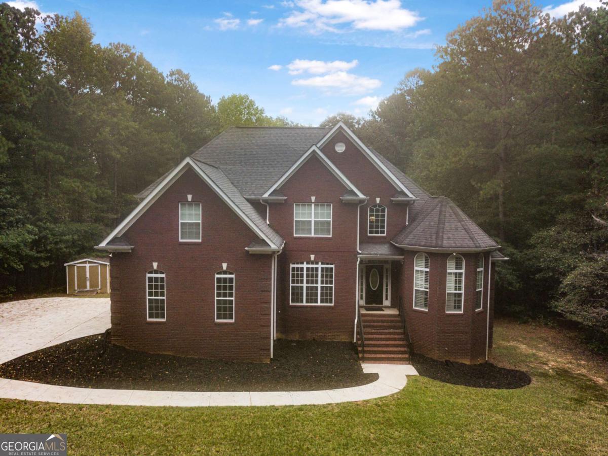 933 E Maddox RD