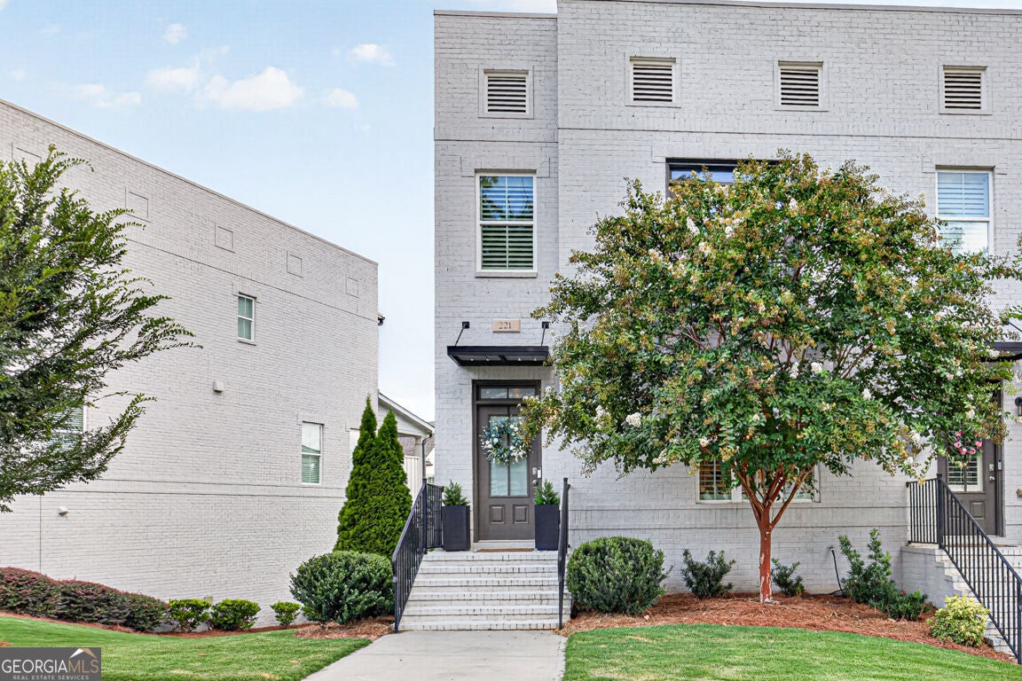 221 Nash ST