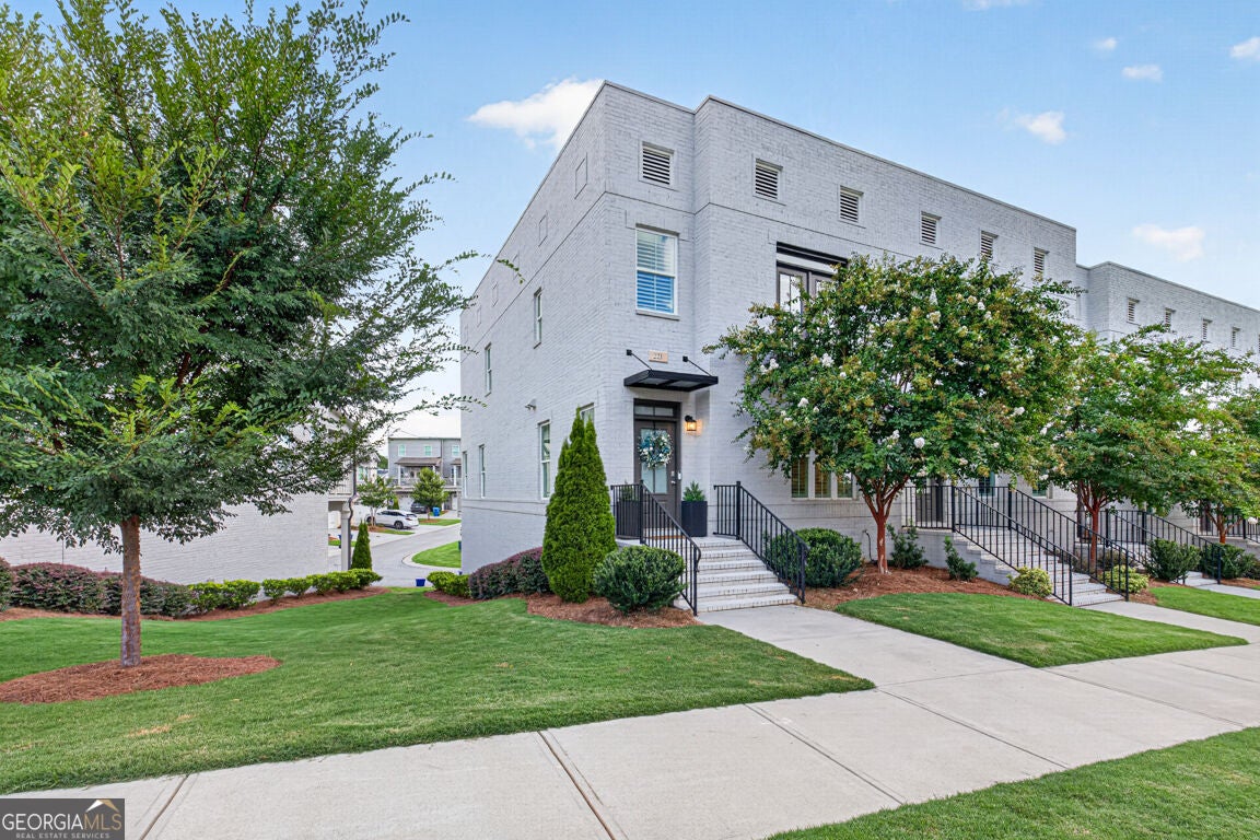 221 Nash ST