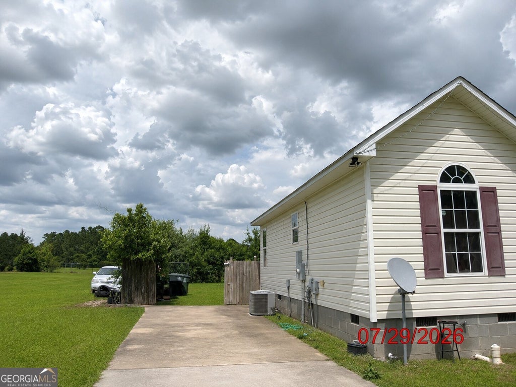 Photo of 257 E Railroad Street, Jeffersonville, GA 31044 (MLS # 10815218)