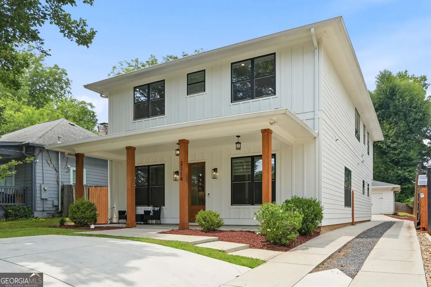 2114 Memorial DR SE