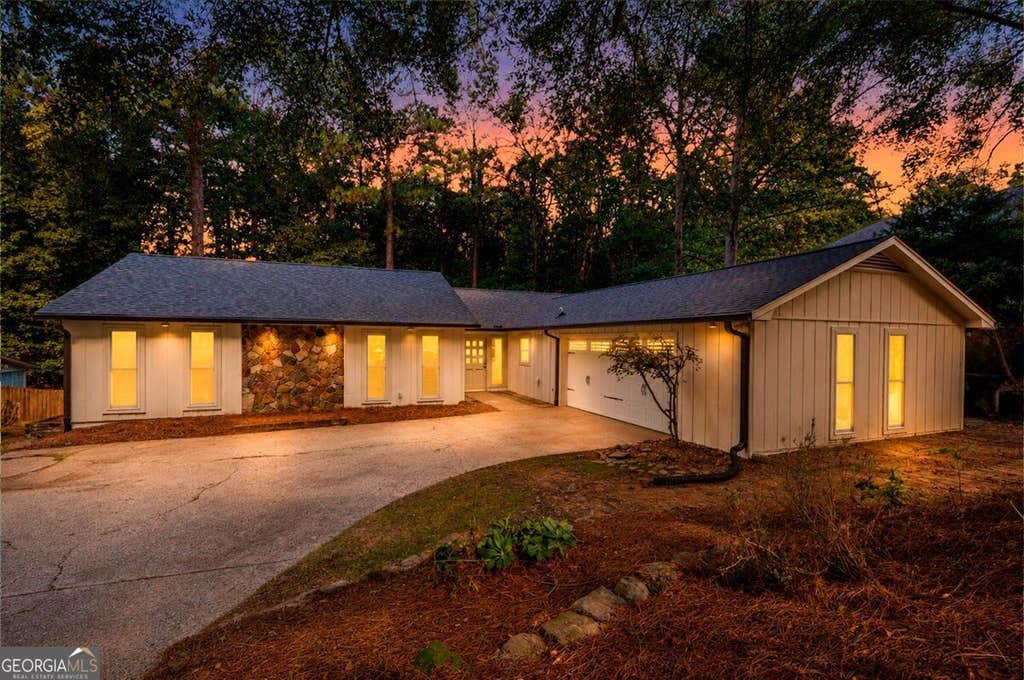 Photo of 9570 Hillside Drive, Roswell, GA 30076 (MLS # 10826565)