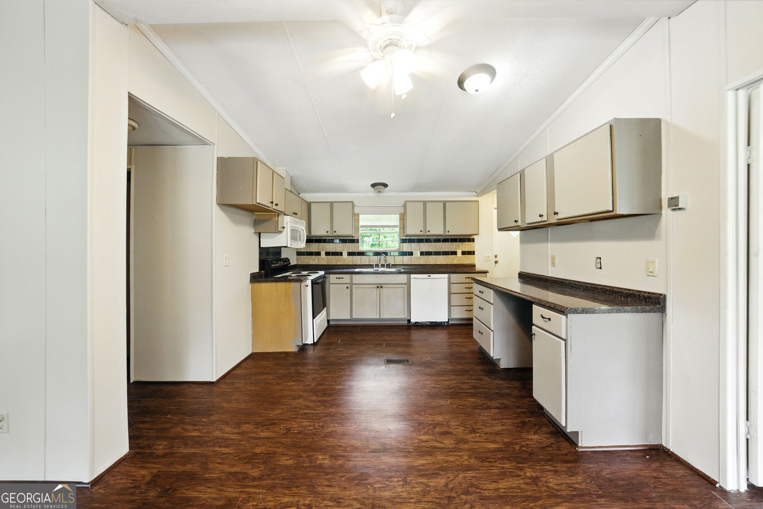 Canton, Georgia 30114, United States, 6 Bedrooms Bedrooms, ,4 BathroomsBathrooms,Residential,Pending,141837