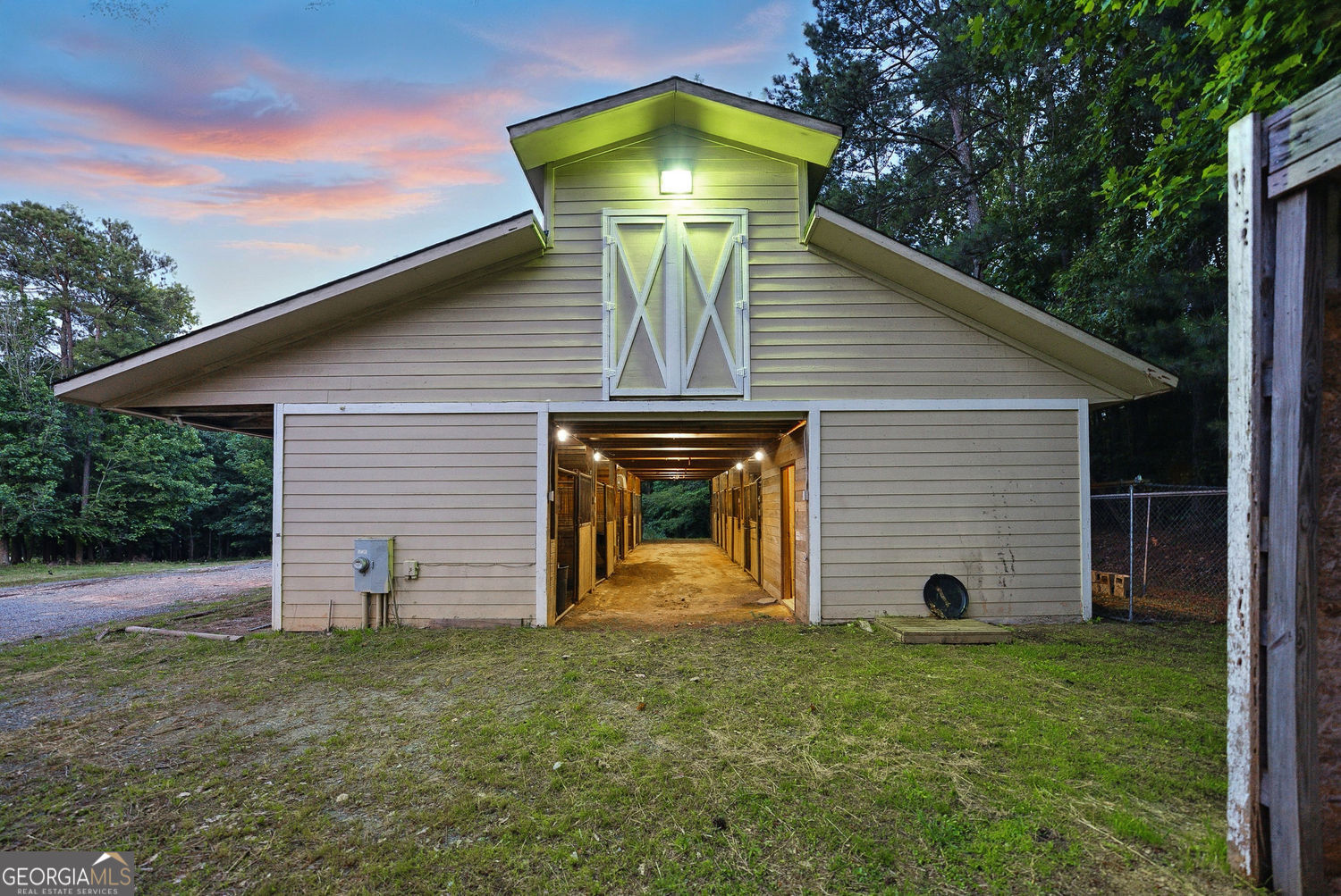 Canton, Georgia 30114, United States, 6 Bedrooms Bedrooms, ,4 BathroomsBathrooms,Residential,Pending,141837