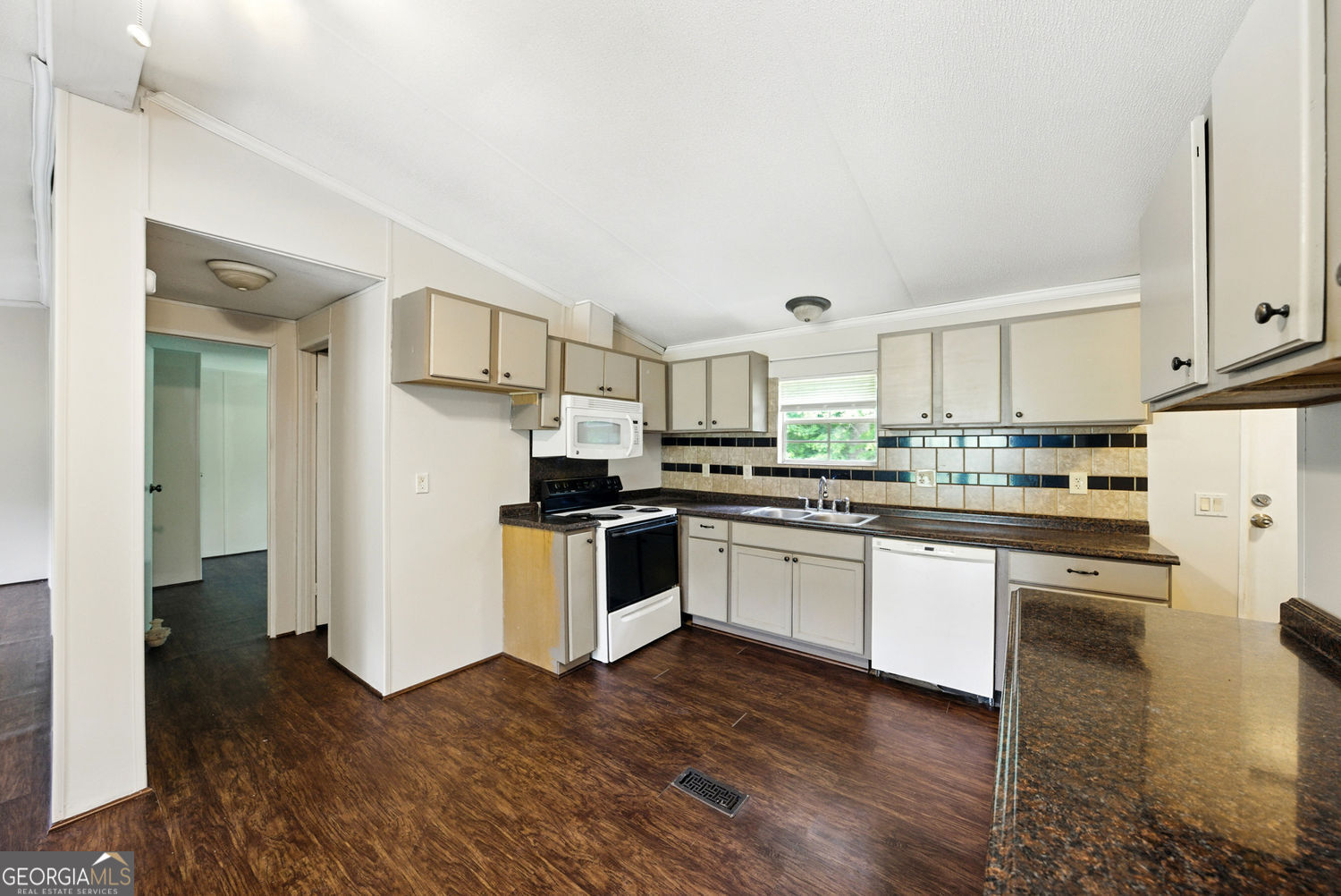 Canton, Georgia 30114, United States, 6 Bedrooms Bedrooms, ,4 BathroomsBathrooms,Residential,Pending,141837