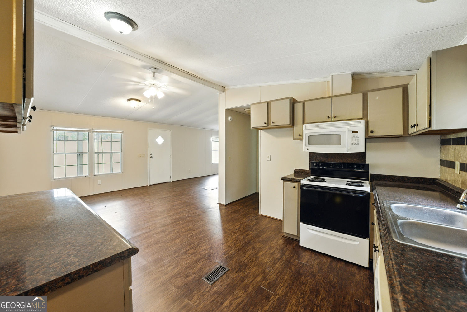 Canton, Georgia 30114, United States, 6 Bedrooms Bedrooms, ,4 BathroomsBathrooms,Residential,Pending,141837