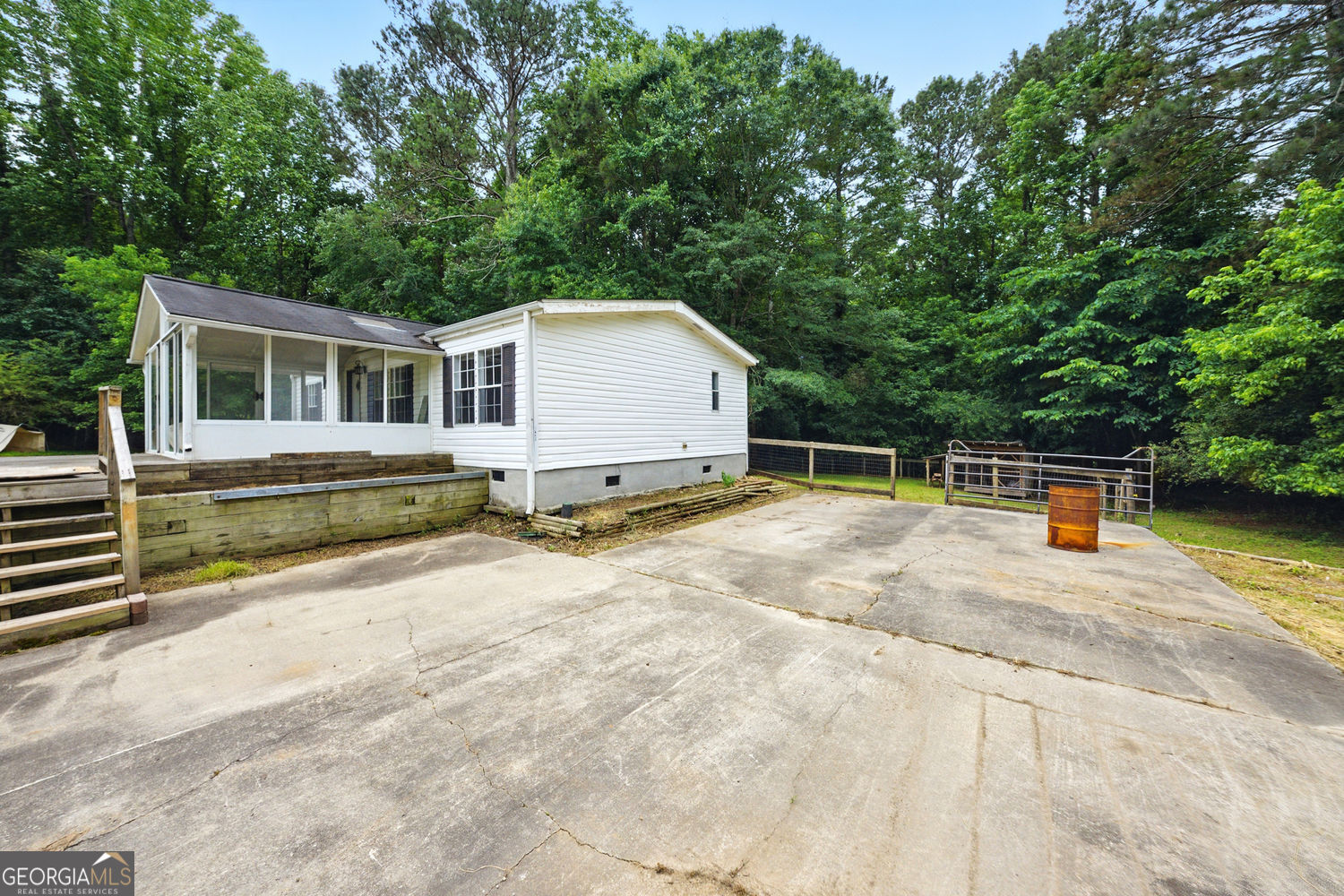 Canton, Georgia 30114, United States, 6 Bedrooms Bedrooms, ,4 BathroomsBathrooms,Residential,Pending,141837