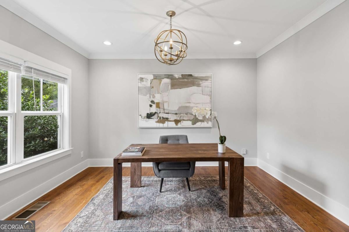 859 East AVE
