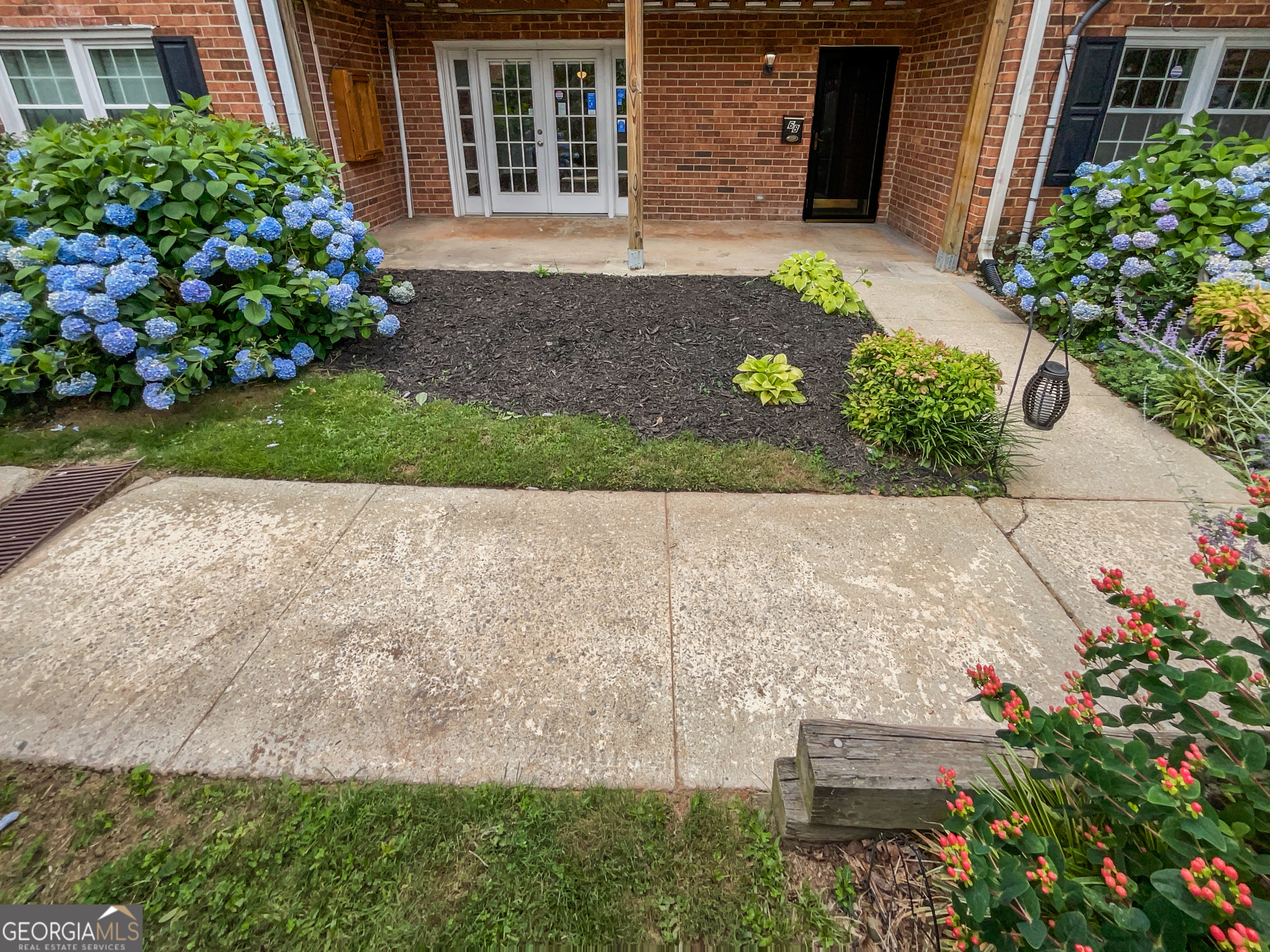 6520 Roswell RD 68