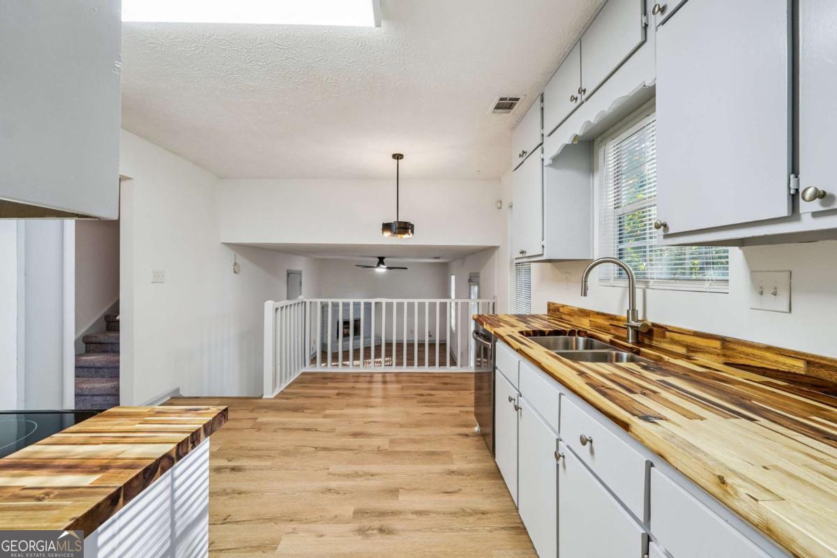 728 Stonebridge CRES