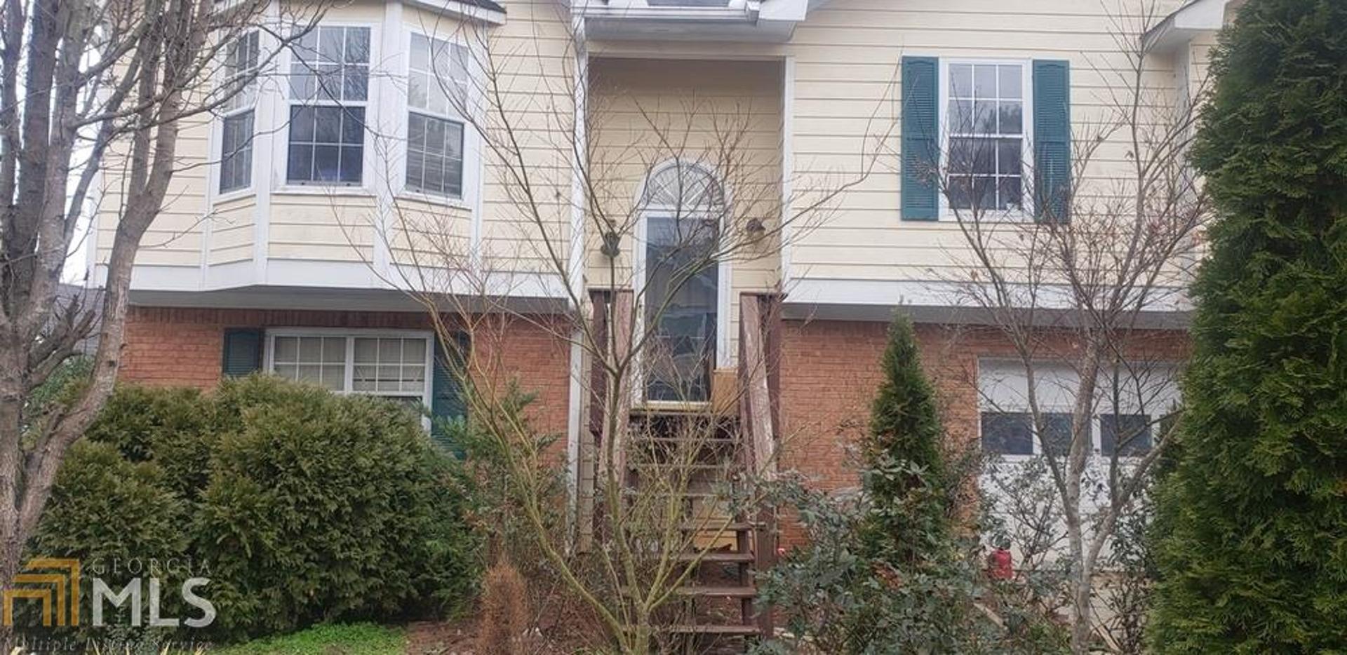 4BE/3BA modern Split Level Home in a Established Community. Minutes to Stone Mountain Park, Transportation, Stonecrest Mall, Close to Major interstates and Downtown Atlanta. Features an open floor plan. Living room w/fireplace and bay windows. Eat-In-Kitchen with new walk out balcony overlooking the large backyard. Separate dinning area. Spacious master with walk-in closet and spa bathroom. Three other spacious secondary rooms. Lower level features additional bedroom with bathroom and walkout patio. Also laundry room and two car garage on lower level.