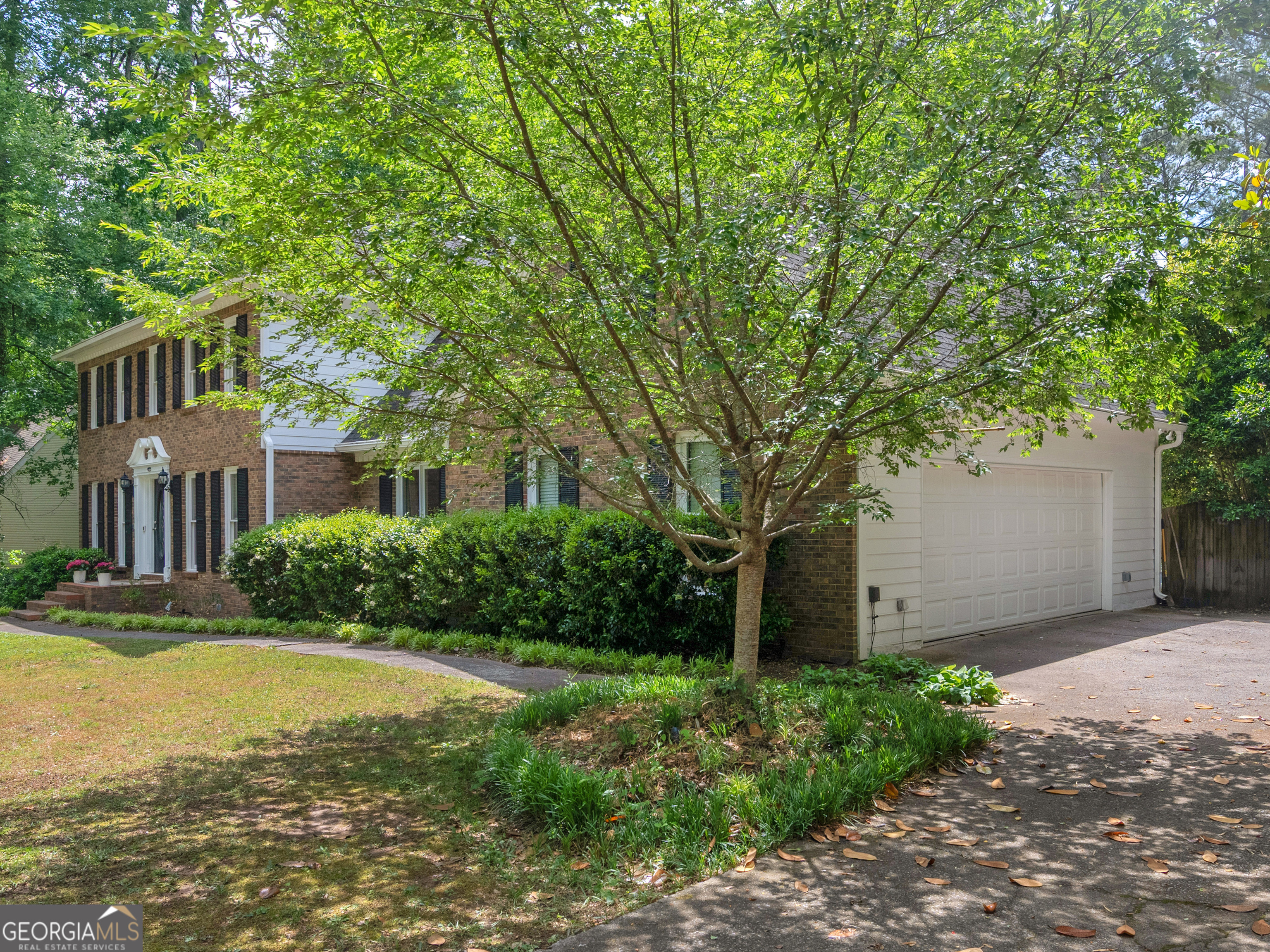 8601 N Shore DR