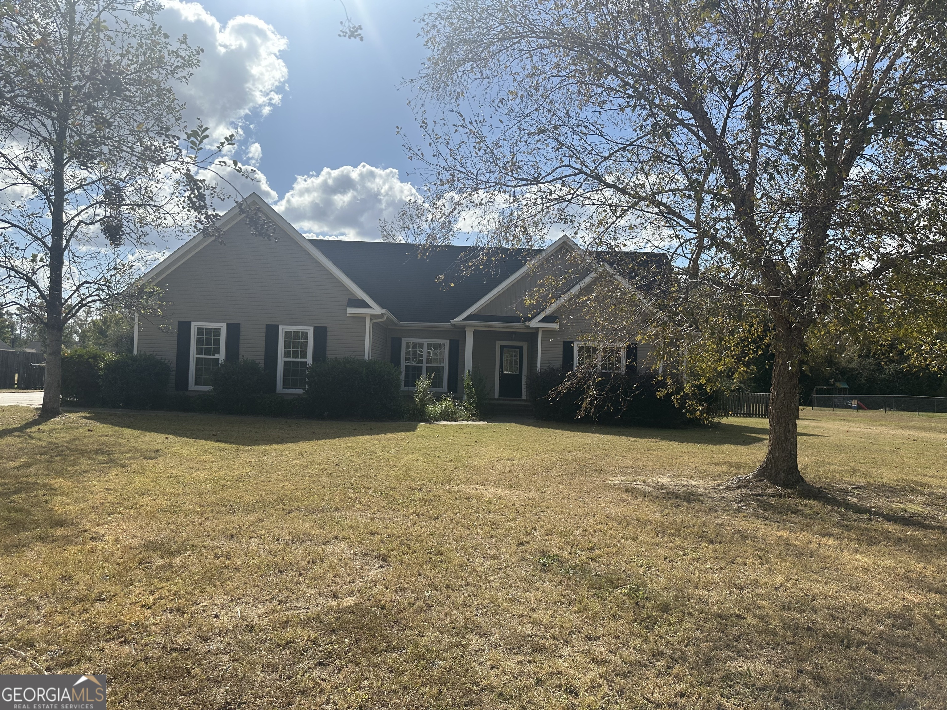 Welcome to your dream home! This beautifully maintained 3 bedroom 2 bath property offers 1665 sq ft of comfortable living space, nestled in Statesboro. Open-concept living with abundant natural light, Open kitchen, Spacious primary suite with walk-in closet and spa-like ensuite. Large backyard perfect for entertaining or relaxing. Conveniently located near shopping, hospital, Georgia Southern and lots of Resturants.