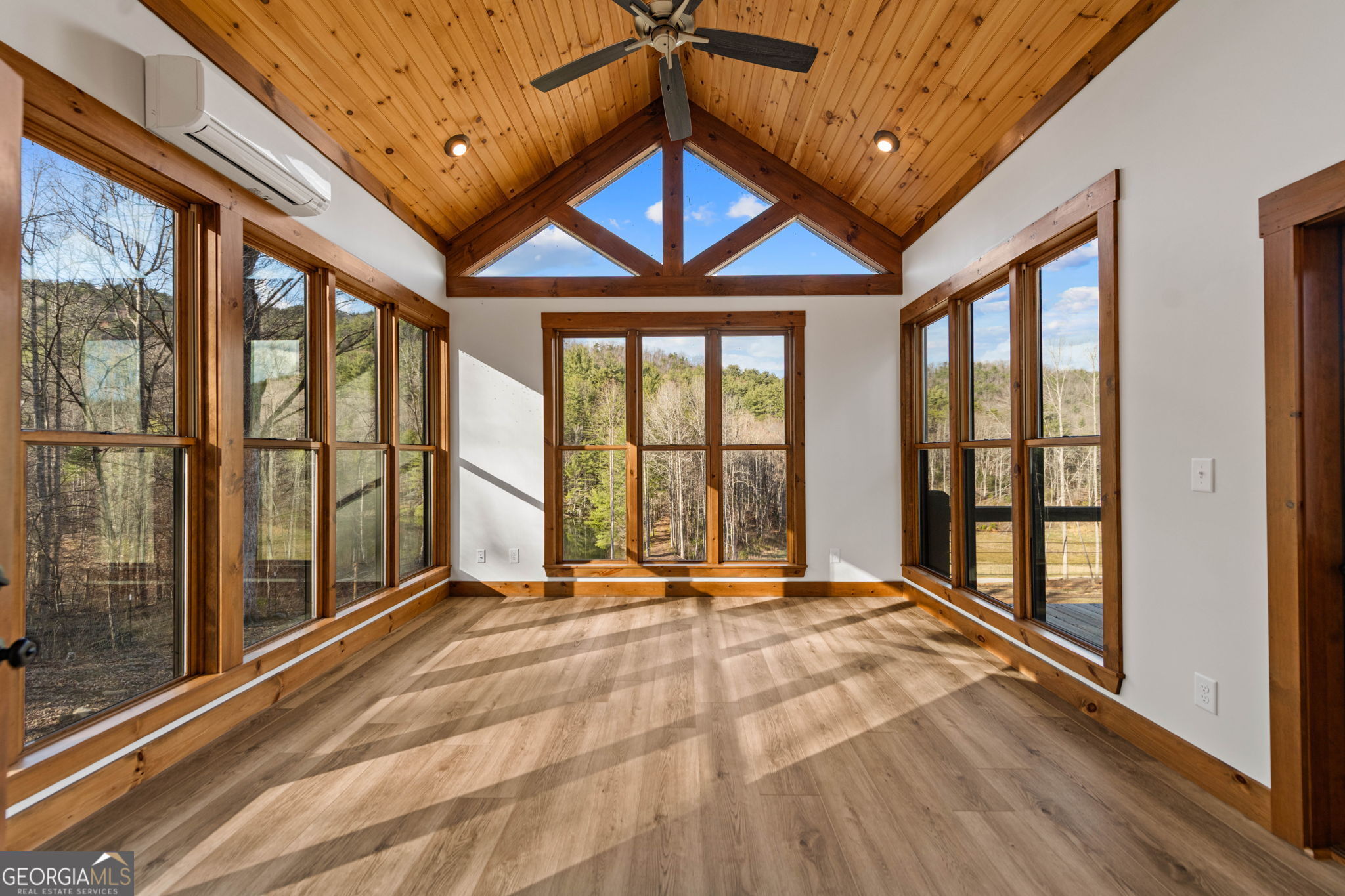 Blue Ridge, Georgia, 30513, United States, 3 Bedrooms Bedrooms, ,3 BathroomsBathrooms,Residential,Active,2025967