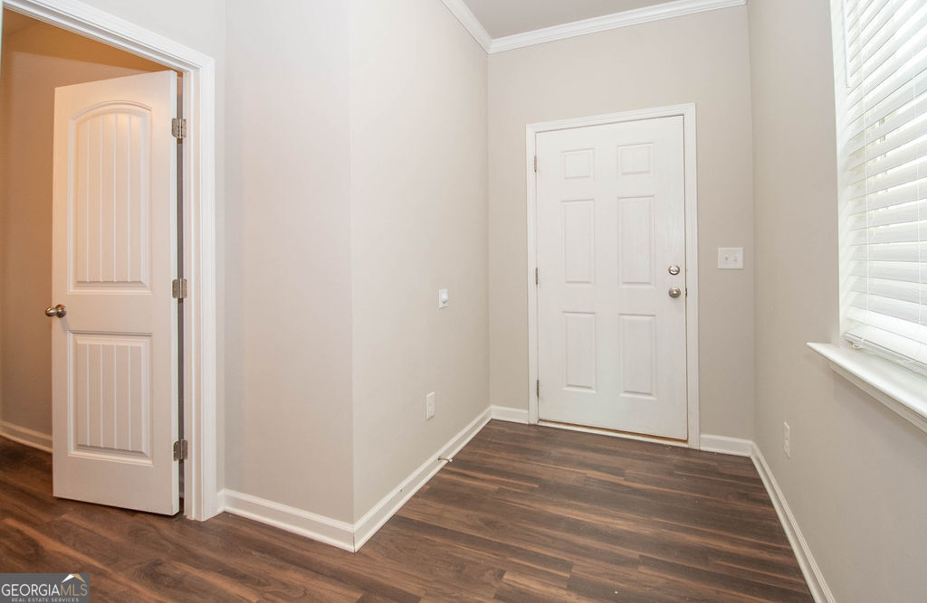 245 Merritt CIR