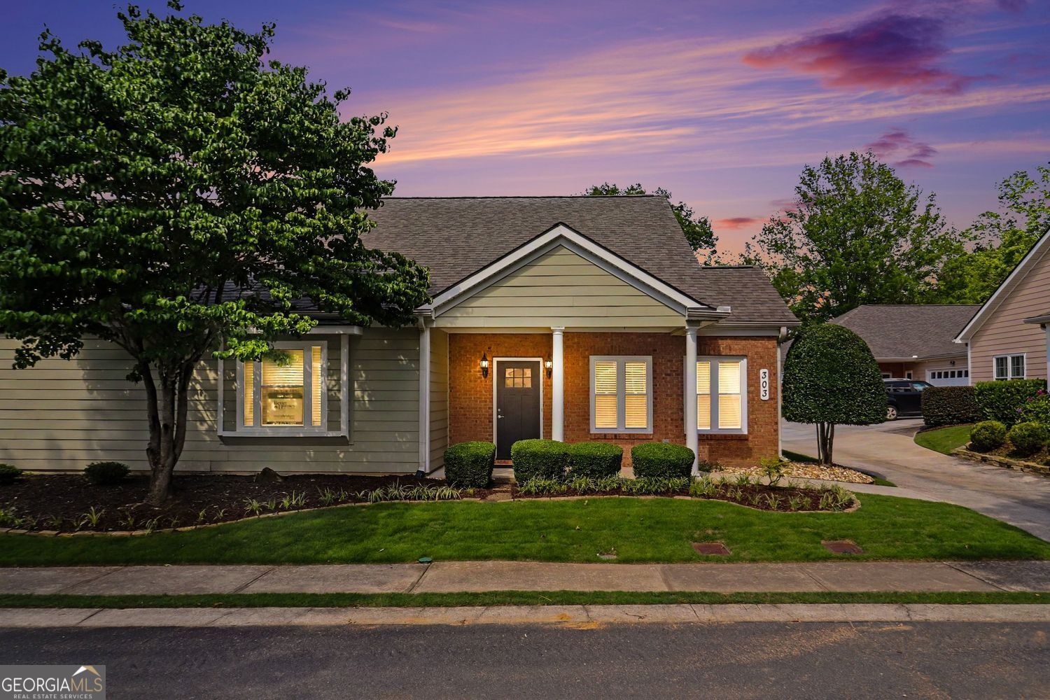 303 Commonwealth CIR