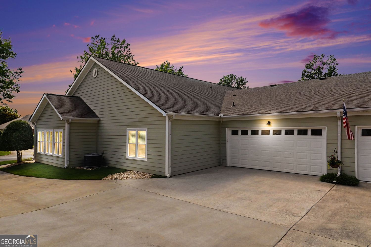 303 Commonwealth CIR