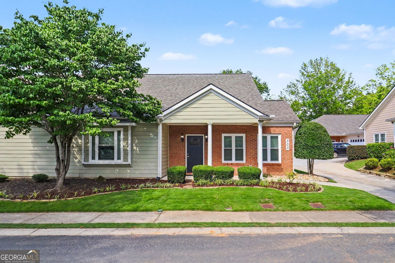303 Commonwealth CIR