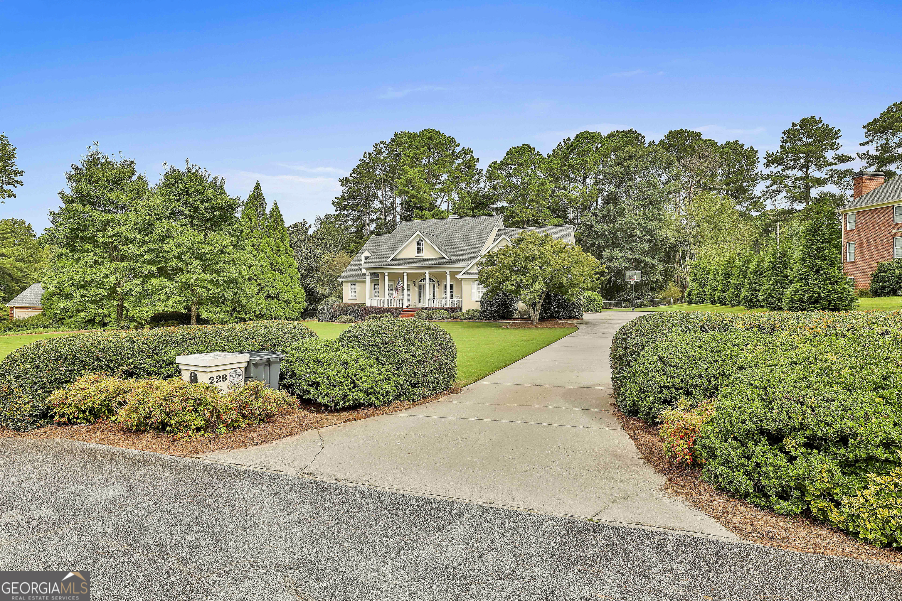 228 Westchester DR