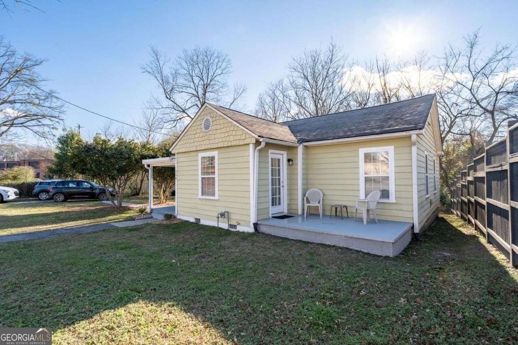 Photo of 238 Crescent Circle SW, Marietta, GA 30064 (MLS # 10682249)