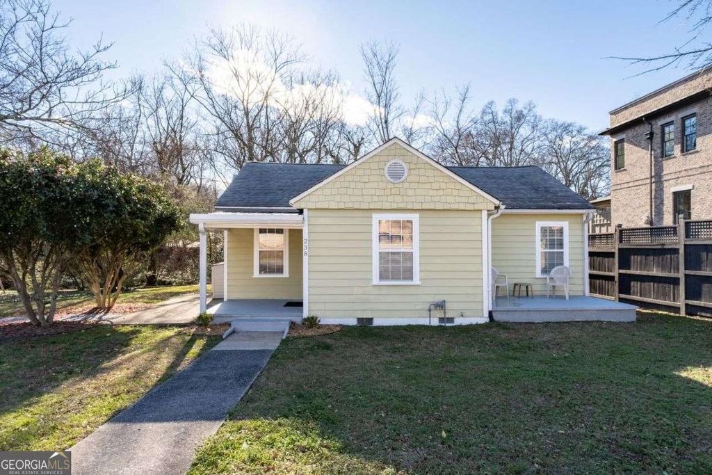 Photo of 238 Crescent Circle SW, Marietta, GA 30064 (MLS # 10682249)