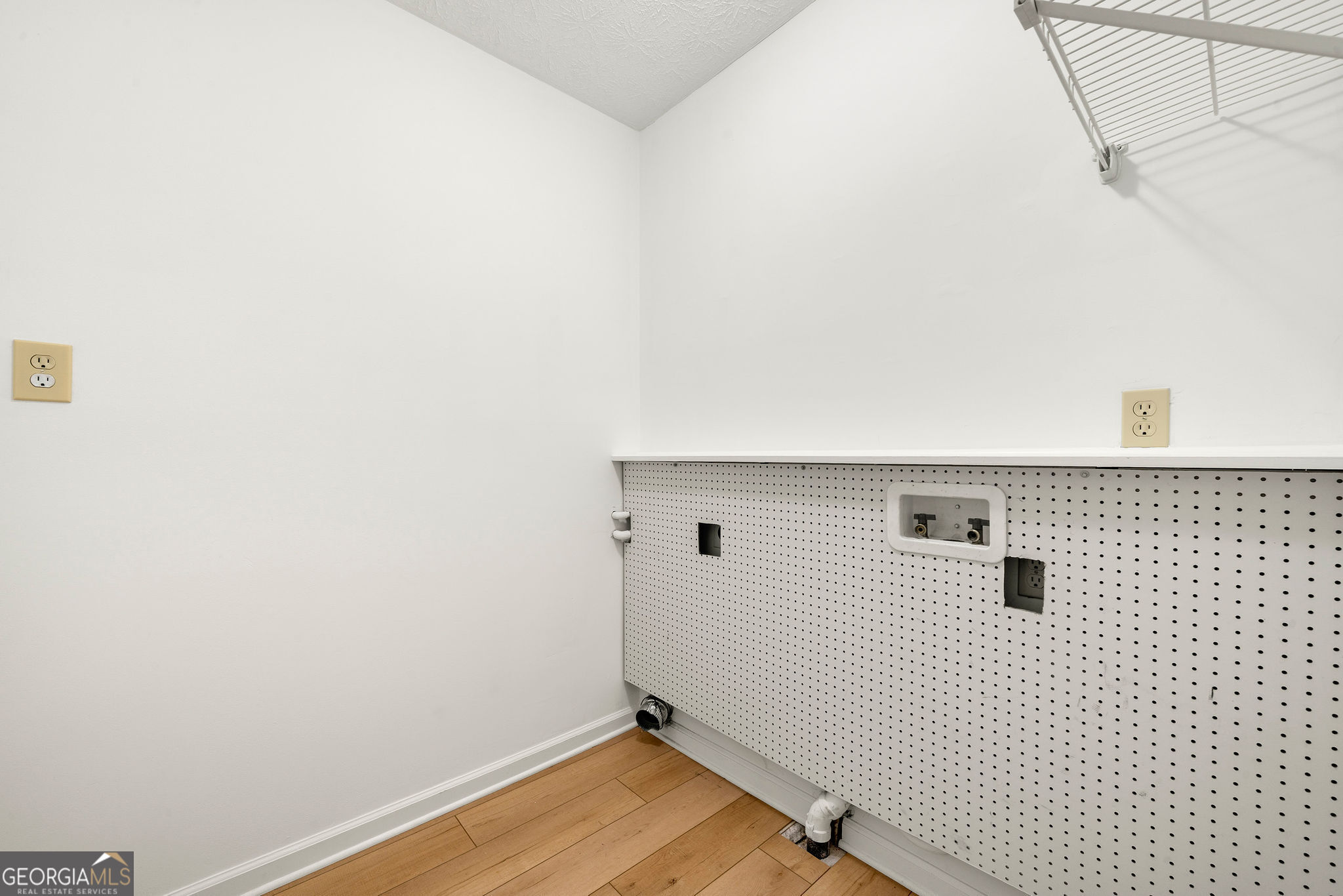 Peachtree City, Georgia 30269, United States, 3 Bedrooms Bedrooms, ,2 BathroomsBathrooms,Residential,Active,212199