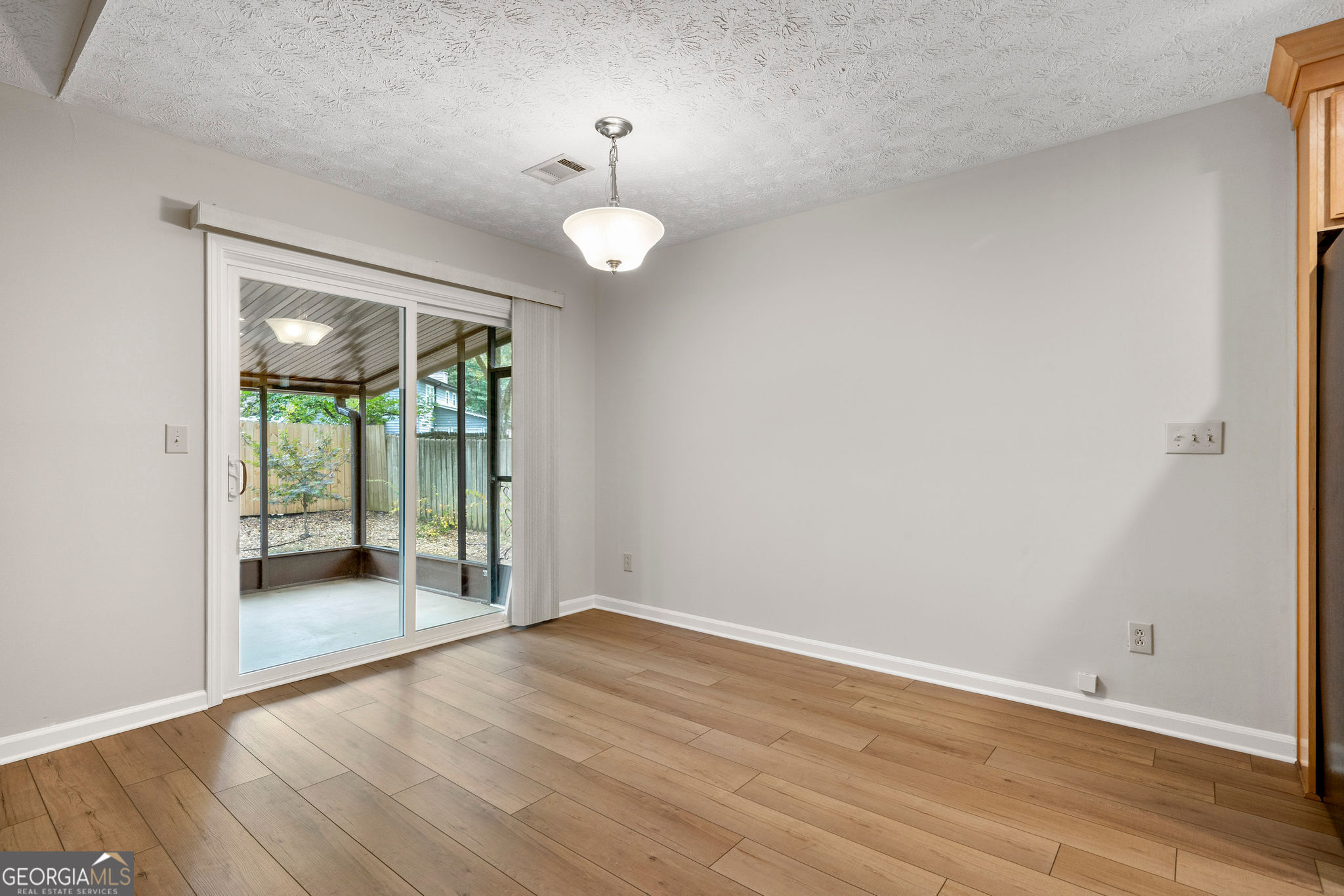 Peachtree City, Georgia 30269, United States, 3 Bedrooms Bedrooms, ,2 BathroomsBathrooms,Residential,Active,212199