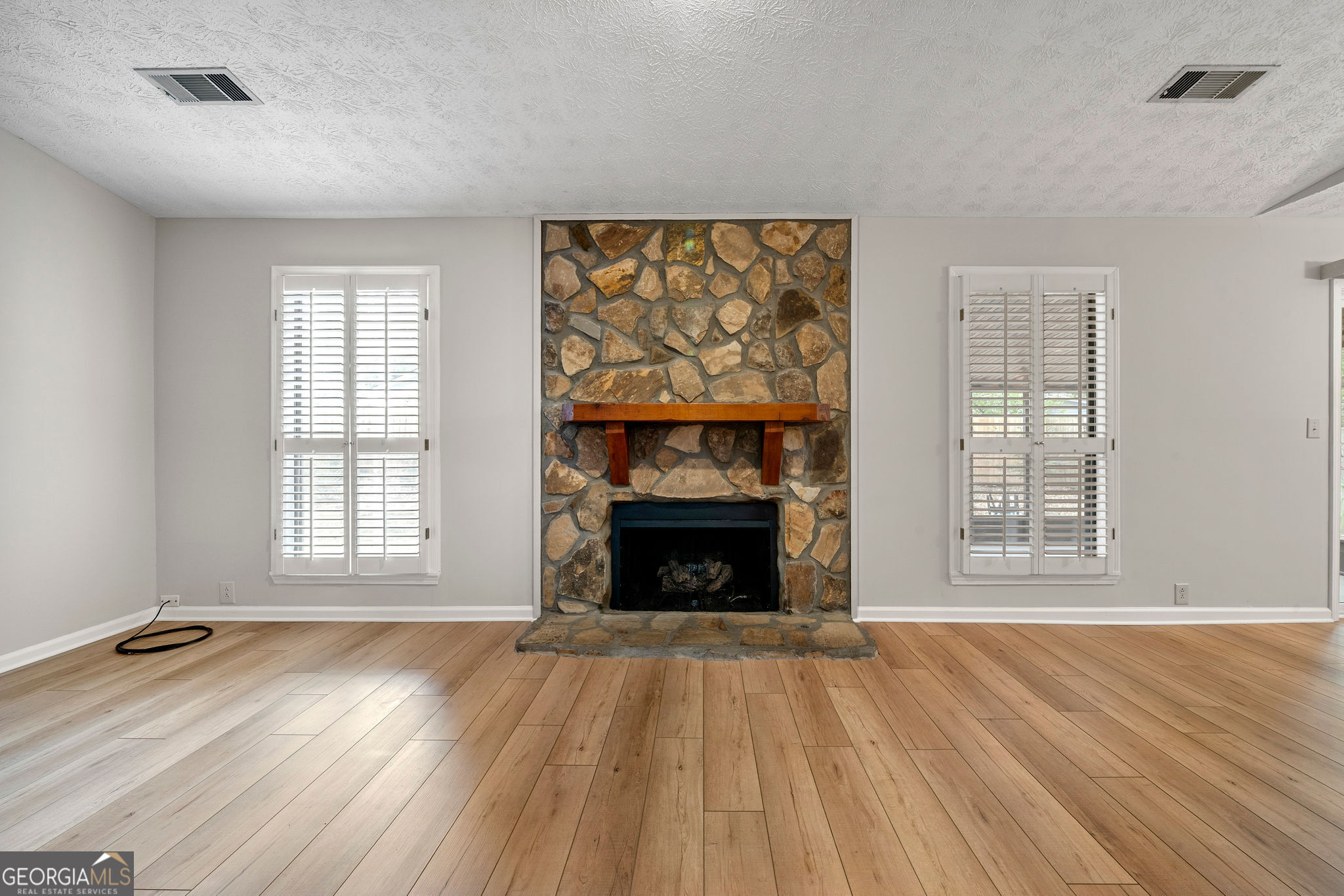 Peachtree City, Georgia 30269, United States, 3 Bedrooms Bedrooms, ,2 BathroomsBathrooms,Residential,Active,212199