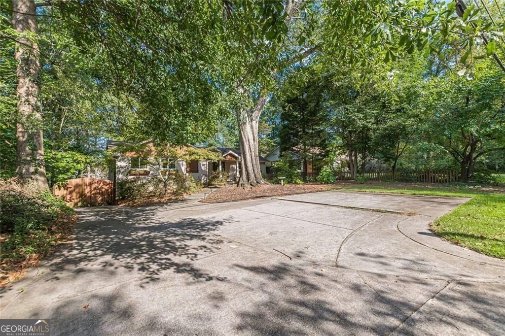 1404 Briarcliff RD NE