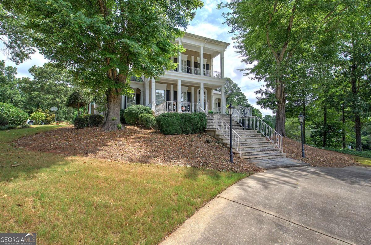 11 Forest Hill DR SW