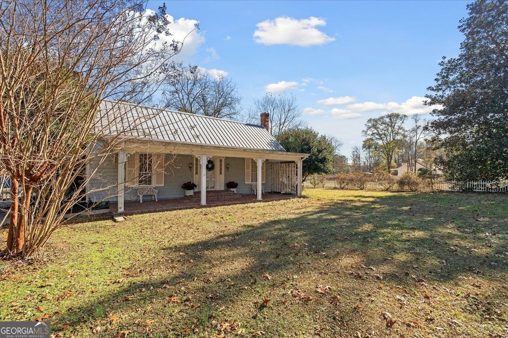 Photo of 156 McLendon Circle, Carrollton, GA 30117 (MLS # 10657120)