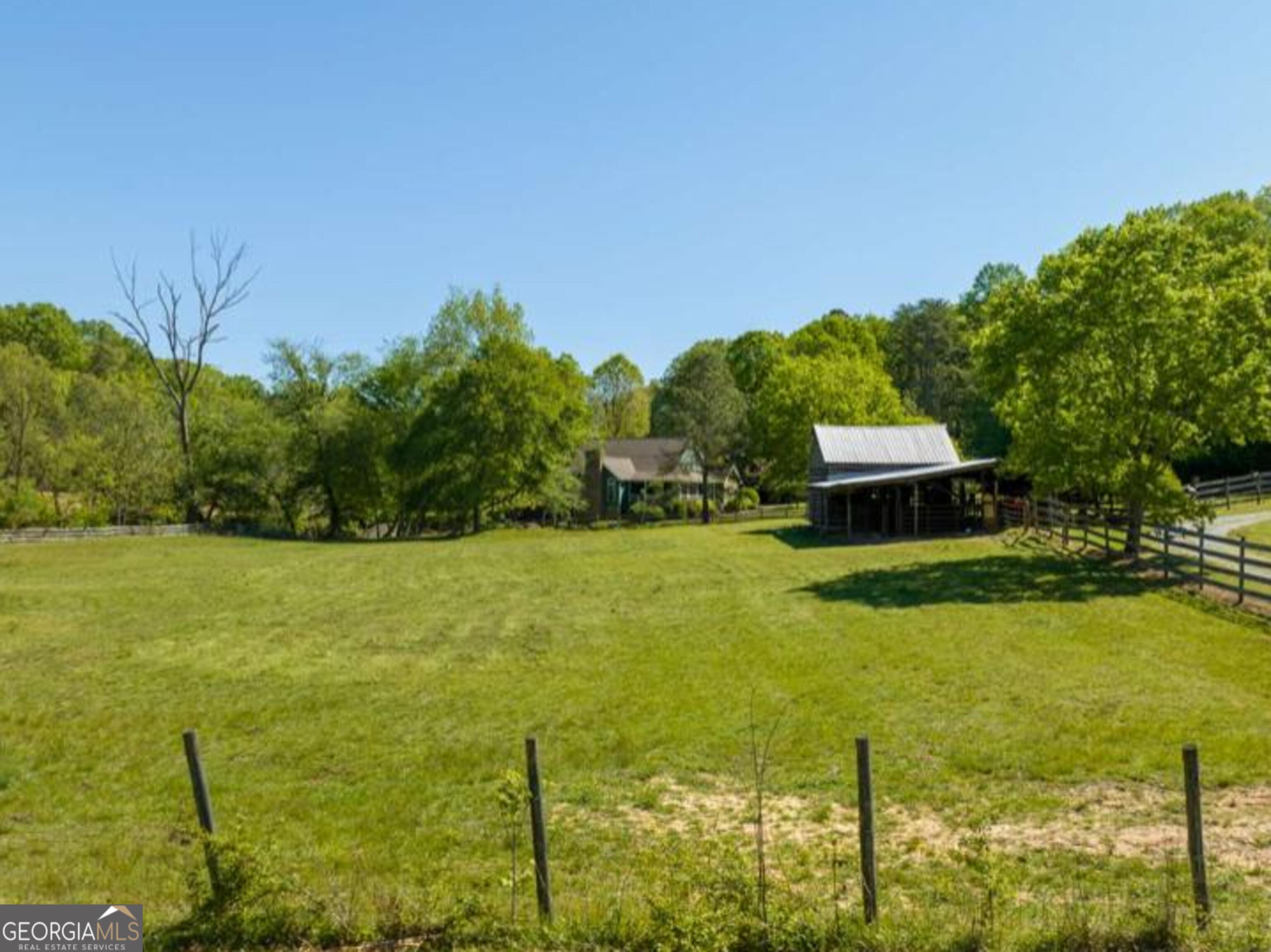83 Licklog RD
