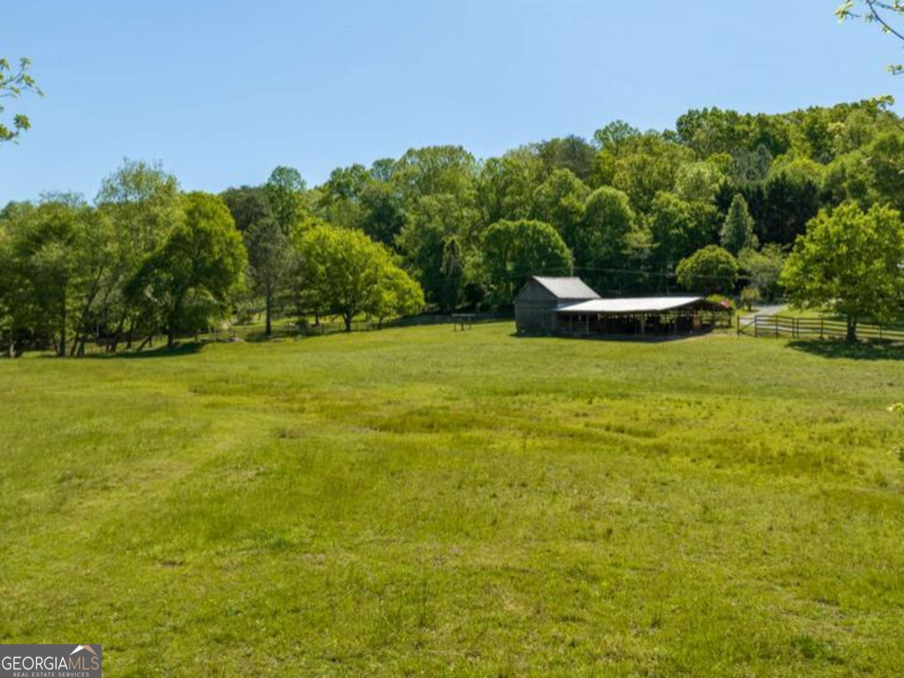 83 Licklog RD