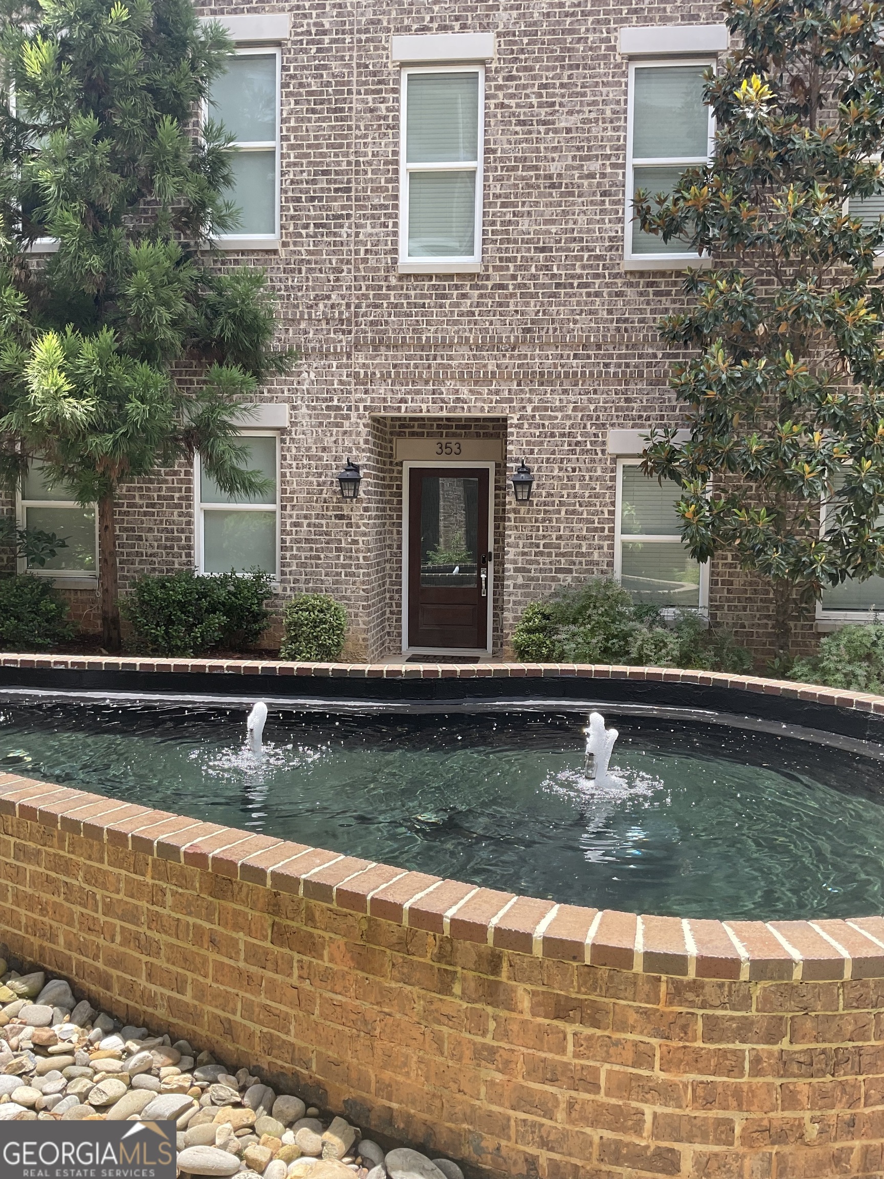 353 Brownstones CIR NE