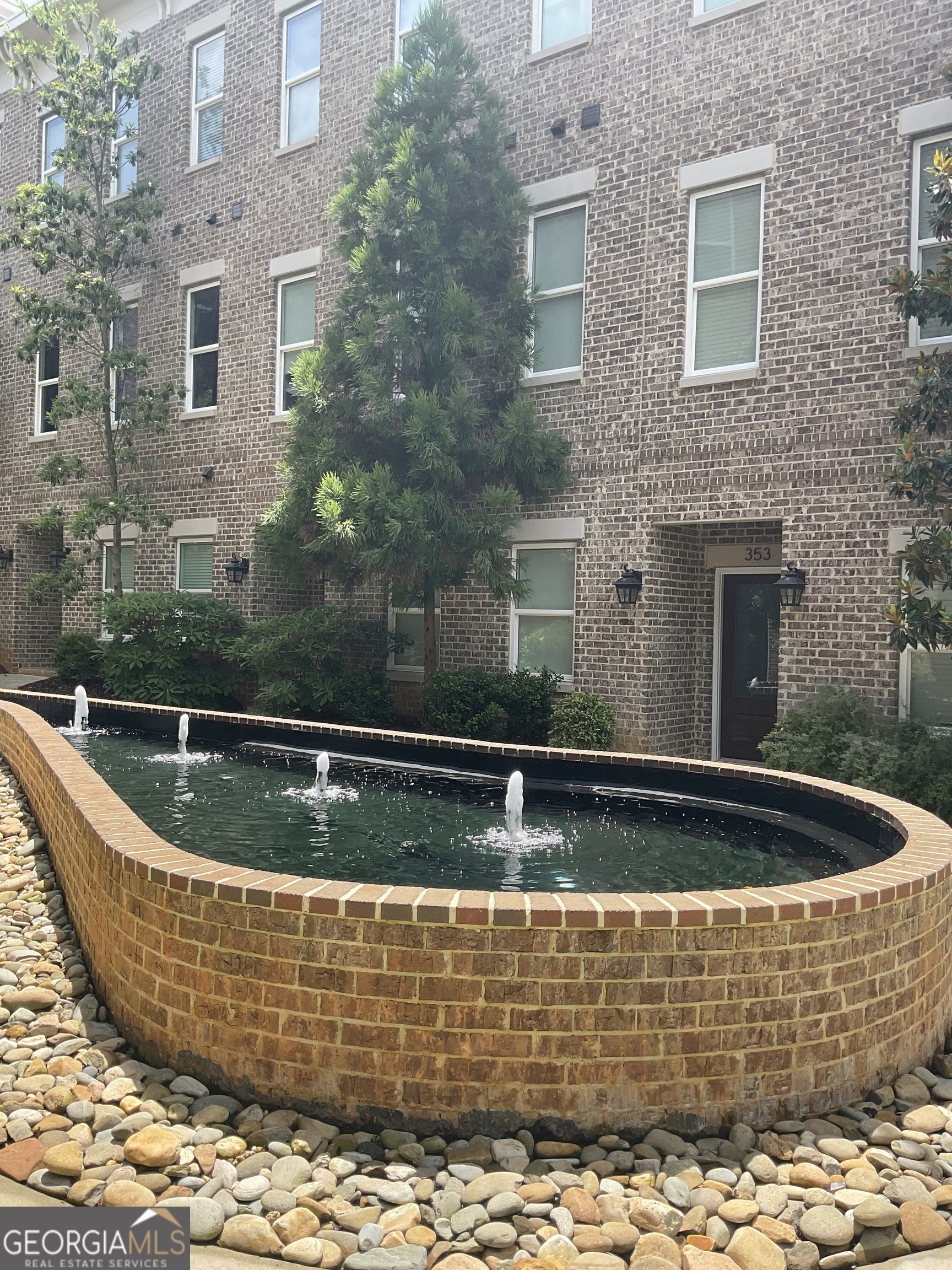 353 Brownstones CIR NE