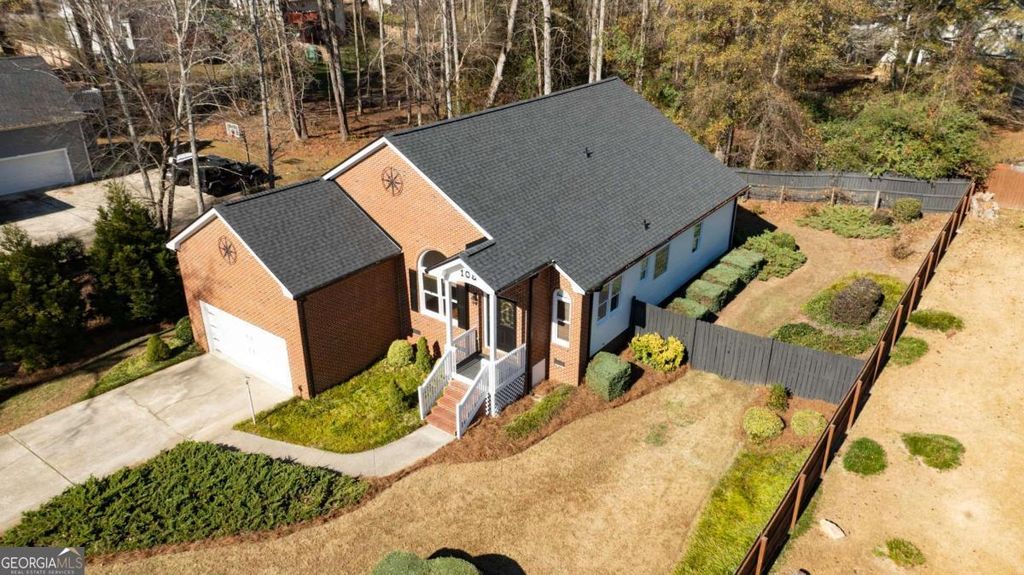 Photo of 108 Hunter Way, Carrollton, GA 30116 (MLS # 10654538)